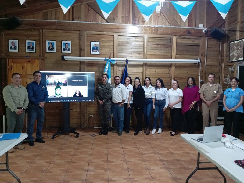 Participantes-de-la-reunion-del-comite-de-respuesta-grupo